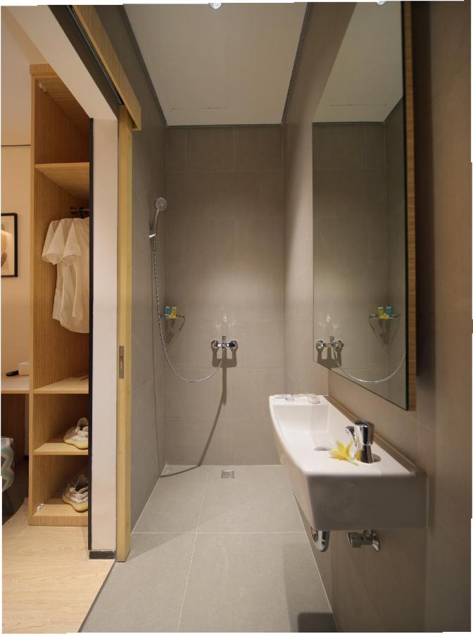 Cool Living Hotel Jakarta Buitenkant foto